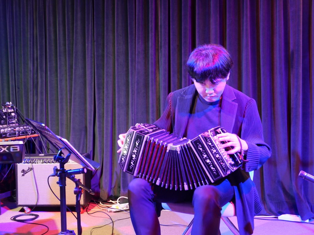 Gukju Kim performing at Friday Live in CM