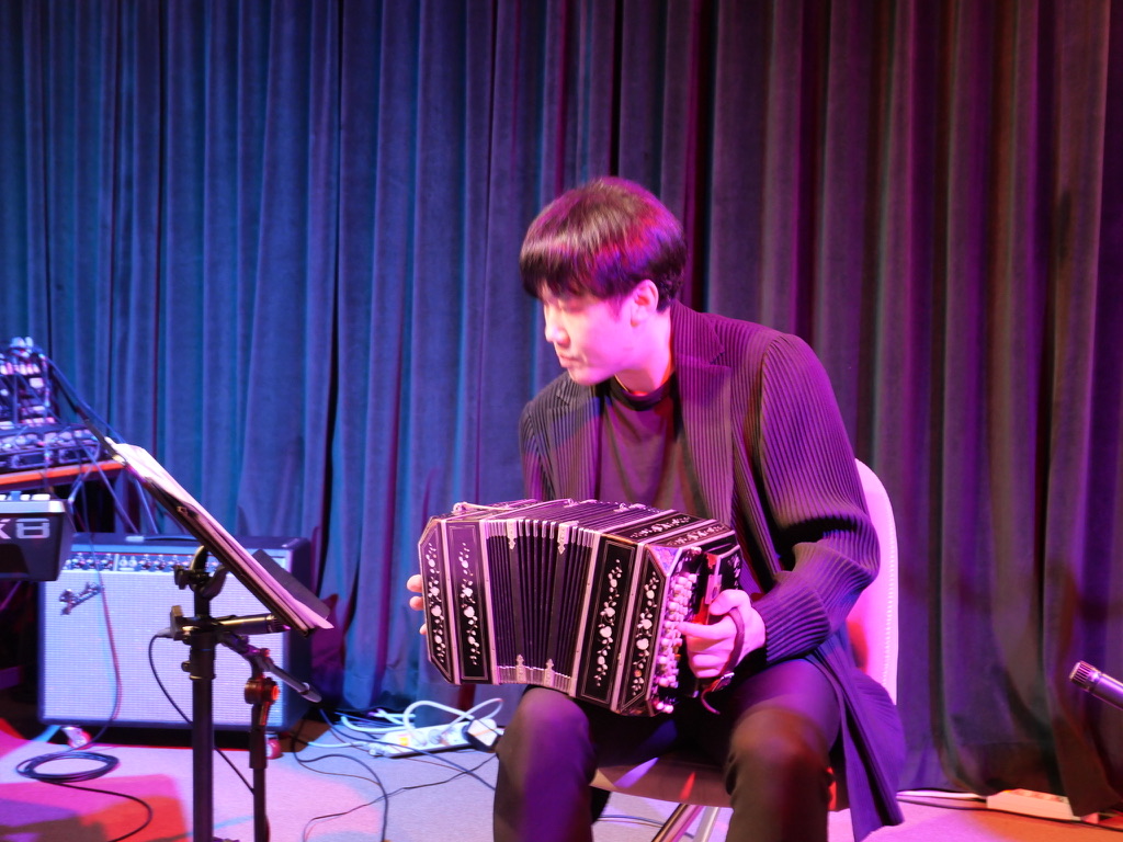 Gukju Kim performing at Friday Live in CM